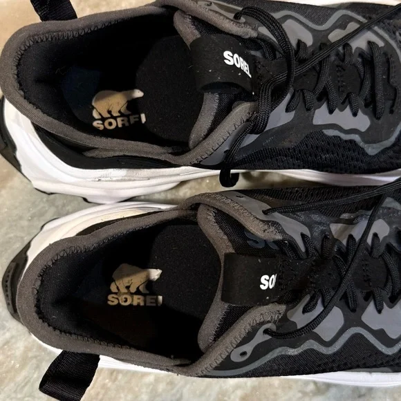 Women’s SOREL Kinetic Breakthru Day Lace Up sneakers- Black/white. Size 9.5 - Picture 9 of 10